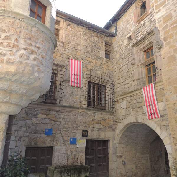 La maison des consuls dans la cité médiévale de Sévérac-le-Château